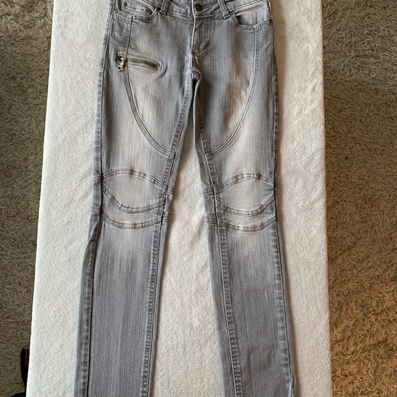 RW&CO Grey Denim - Picture 5 of 5